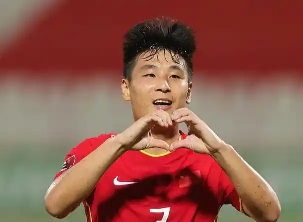 武磊坦言,担任国家队队长是其职业生涯中一个新的挑战.