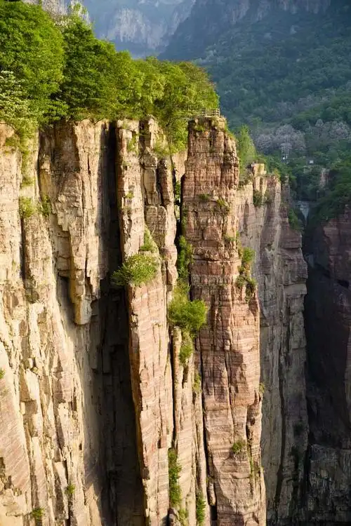 悬崖绝壁.▲p3.▲p4.峰峦叠嶂.▲p5.悬崖绝壁上的郭亮洞.▲p6.▲p7.