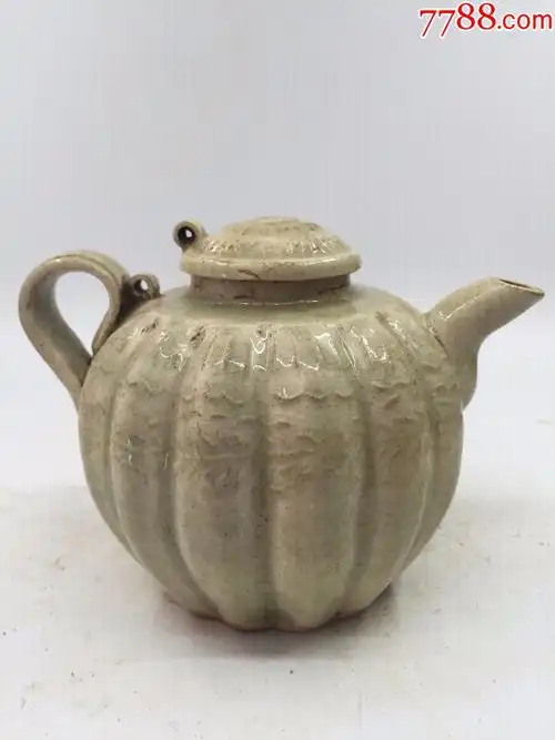 宋代青白釉菊瓣刻花茶壶