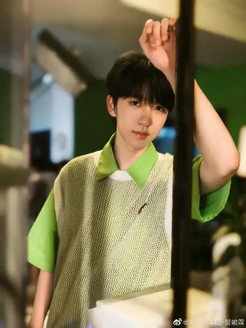 贺峻霖清新夏日随拍