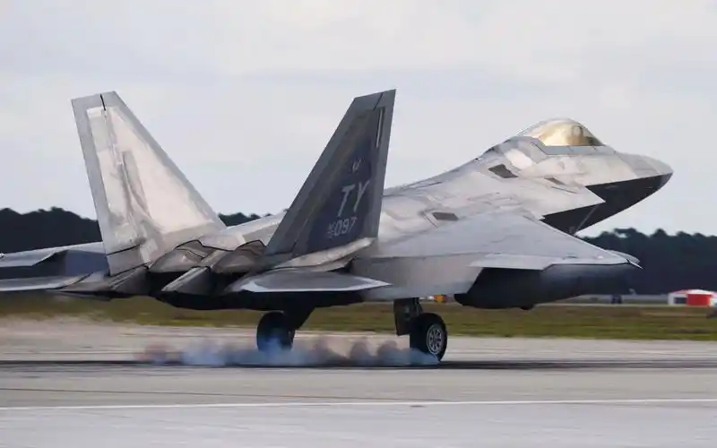 f-22猛禽战斗机,定义了第五代战机的概念,是世界上第一款服役的五代机