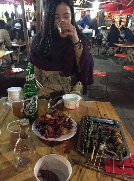 和异性去吃烧烤,聪明男生会点这4种菜,女生想吃却"不好意思点"