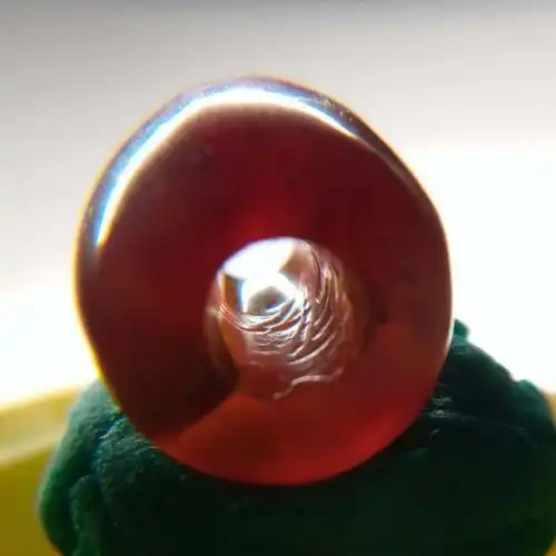 西周玛瑙孔道水亮表象探讨