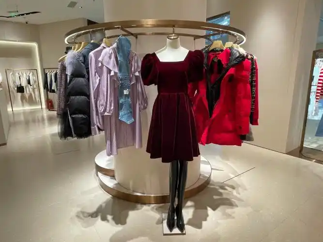 卓雅女装.春款来袭.  很多新款哦.