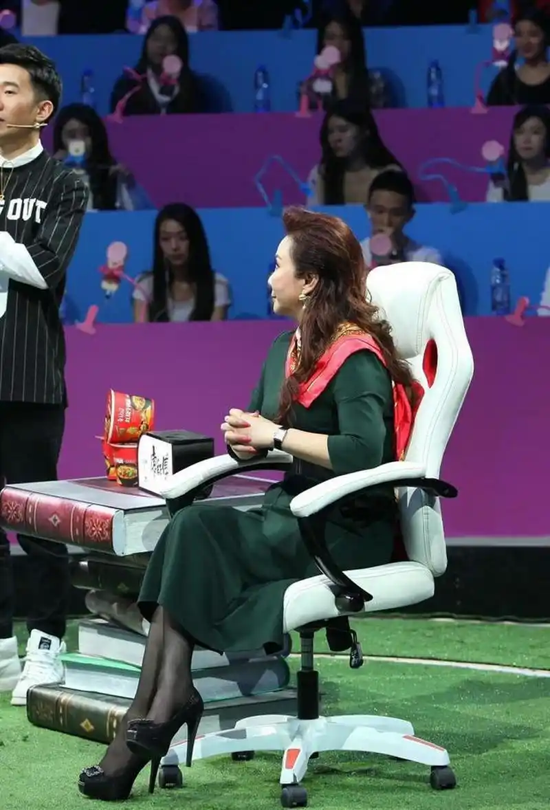 韵味十足的蔡明|美图壁纸写真