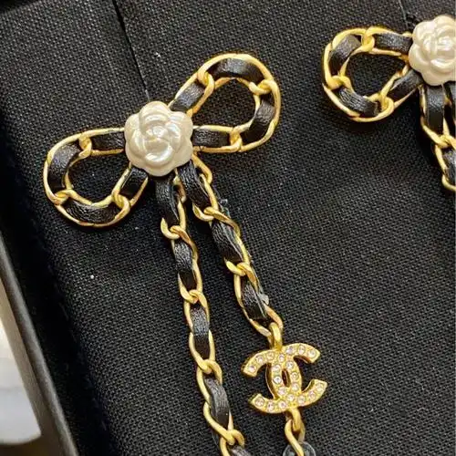 香奈儿女士耳饰香奈儿chanel 2020新款黑金山茶花蝴蝶结穿皮流苏耳钉