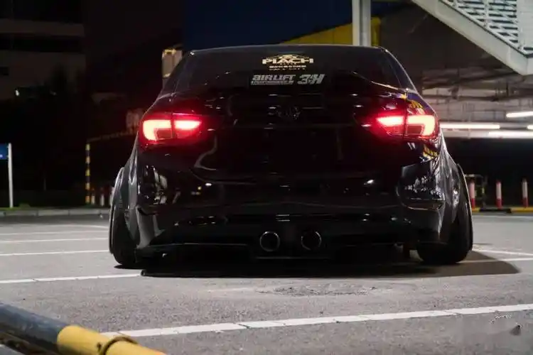 深度黑化的宽体别克英朗这是要做全国最大倾角的节奏