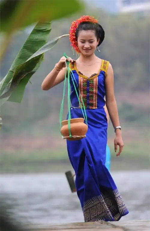 西双版纳傣族自治州和德宏傣族,景颇族自治州是傣族主要的居住区.