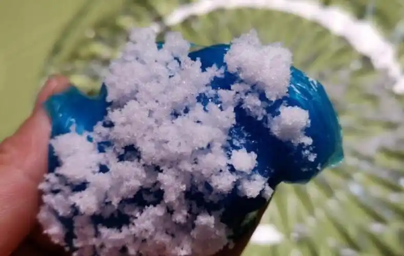 如何用家常东西自制水变雪