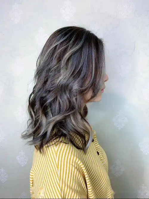 2021下半年爆火风吹染挑染发色小巧思