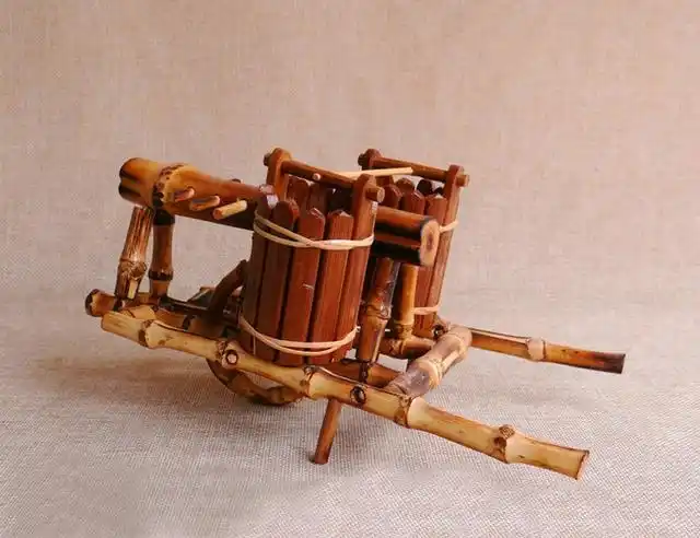 竹制工艺品,既丰富了人们的生活需求,也增加了社会与经济效益