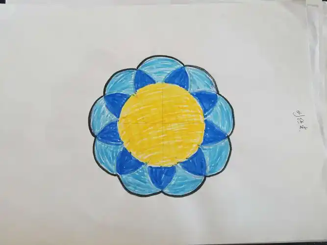 赤峰八中九年一班数学学科活动———八瓣花图案设计活动