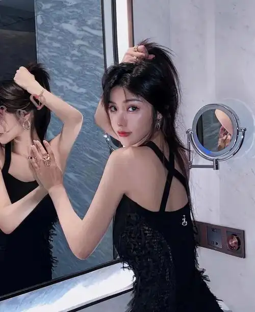 国产网红武迪精致五官独特气质高级感十足