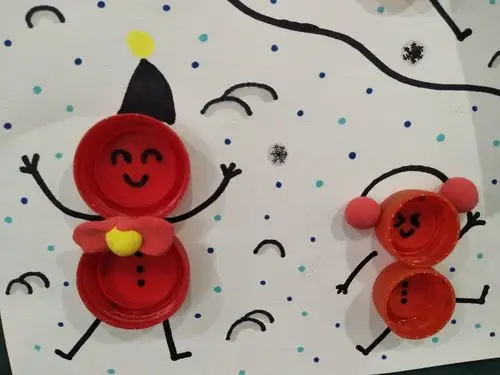 瓶盖小雪人――伦掌镇西何坟小学创意手工社团