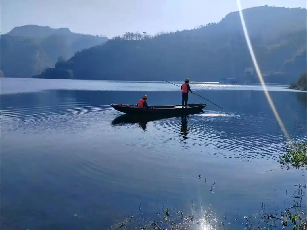 尽管大海很好看,但船仍要靠岸. - 抖音