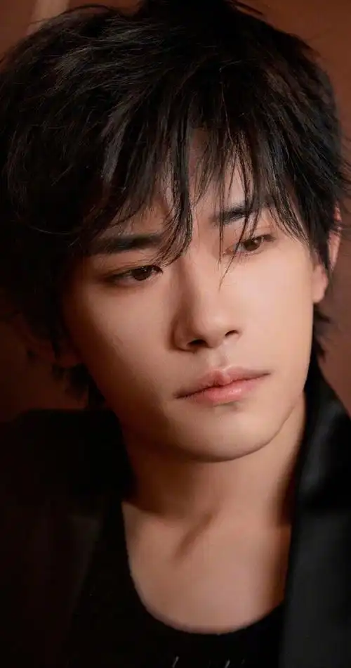 易烊千玺elle3月刊封面##易烊千玺elle世界尽头大片##易烊千玺晒图