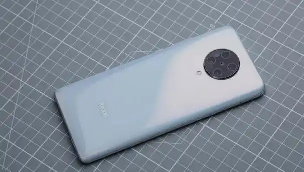 小米10青春版外观颜值突出给人年轻时尚的感觉