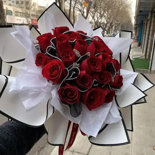 幸福美满 21支红色玫瑰 圆形花束