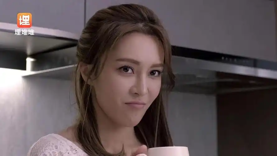 又刚复出的罗子溢,美美的张曦雯.