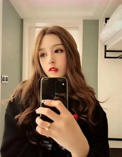 lol高颜值女解说,颜值超过rite,解说吊打余霜,网友:不想看别人!