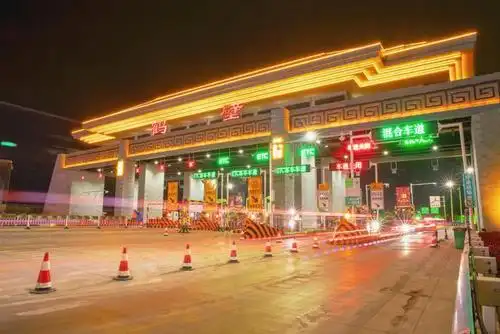 沿着高速看河南集中行:5g ar 打卡全省首家无人值守收费站