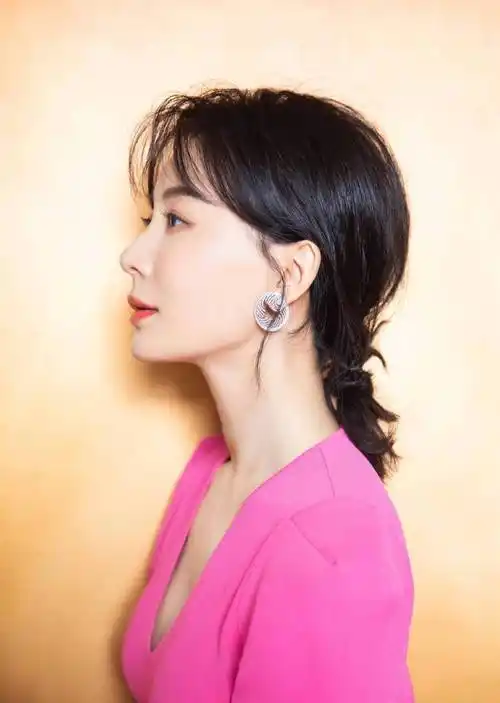 16位女明星的"侧颜杀",总有一个美到你,谁最惊为天人?_女神_气质_王鸥