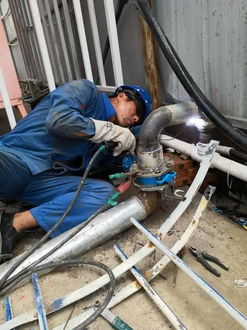 循环下井水管ppr与铁管对接完成