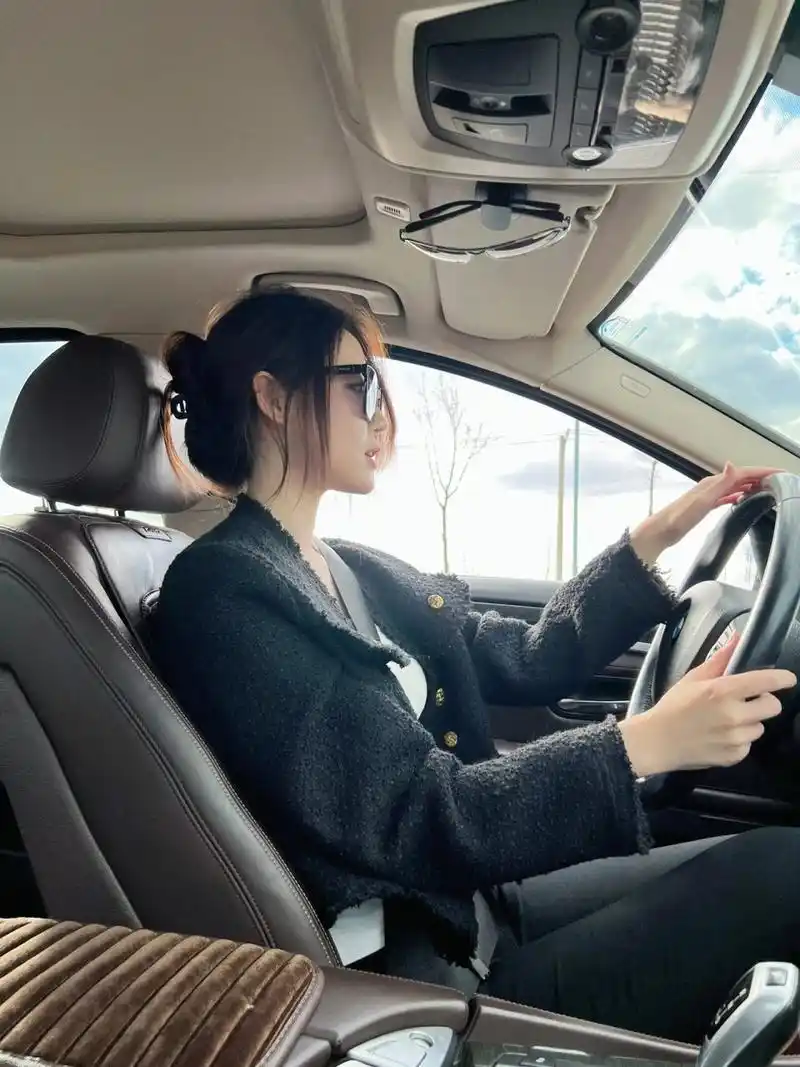女生开车都是什么发型 不会开车的时候就更爱坐车