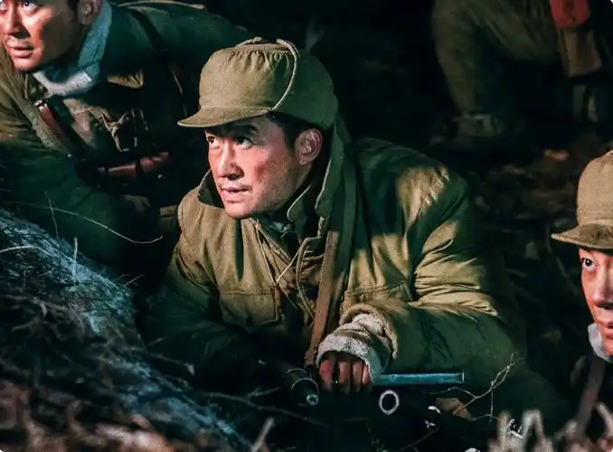 《长津湖》票房超55亿,片方大赚超7亿,吴京能拿到多少钱?