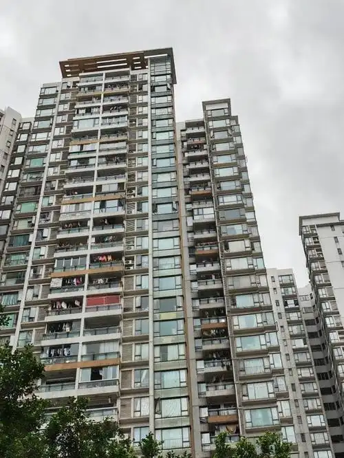 大落地窗大飘窗还安全吗一场大风掀落整扇窗怎样守护安全的家