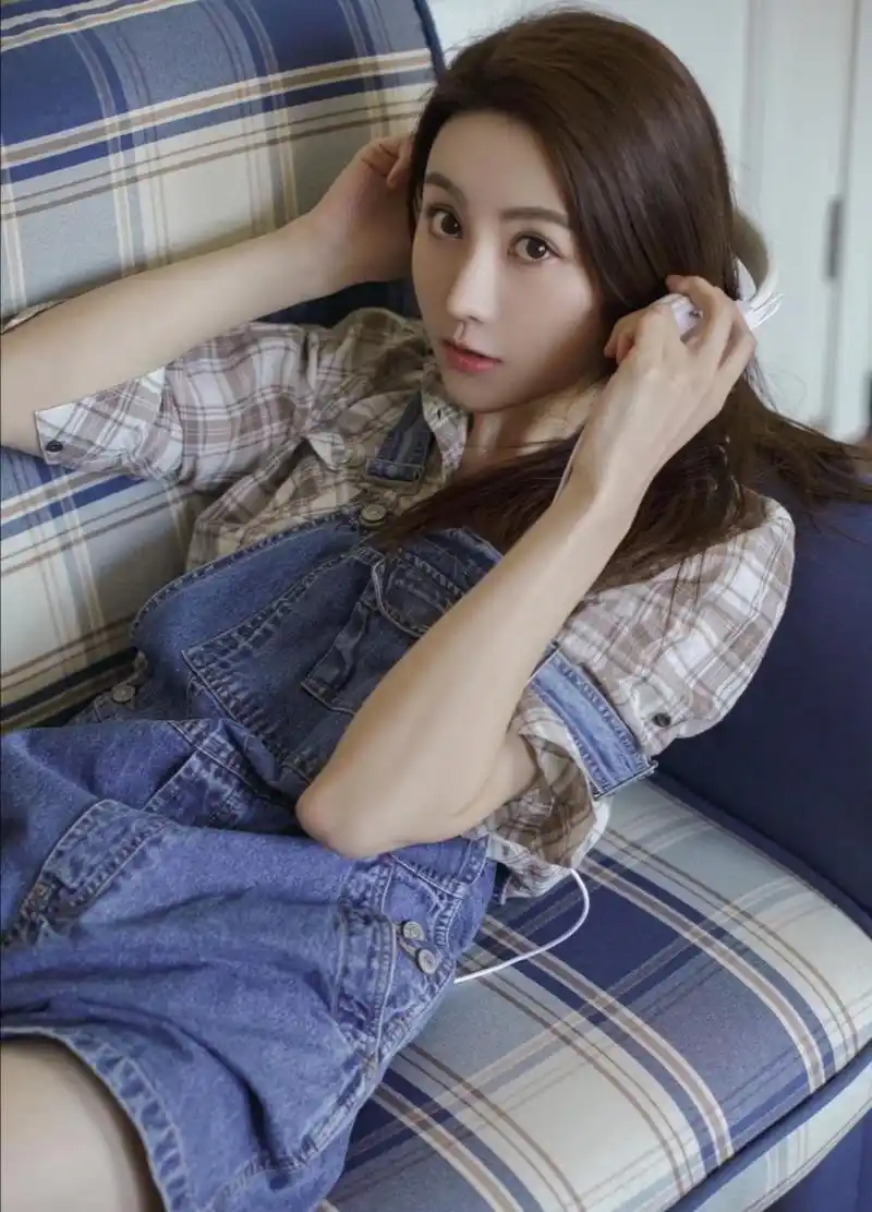 美女校花(王子怡)