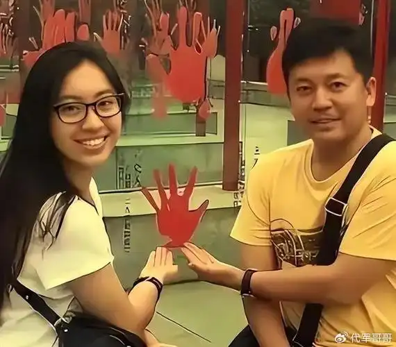 29岁娶初恋为妻,相濡以沫30年,堪称最美好的爱情|云南|何政军|范雨