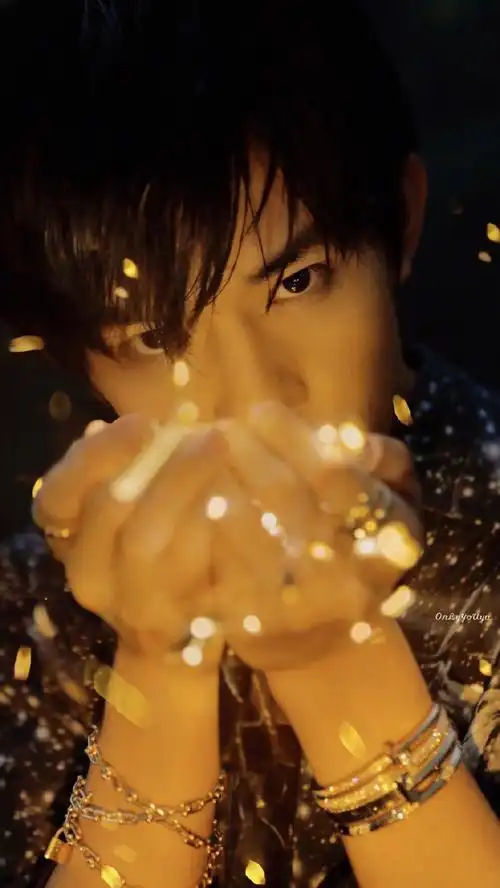 易烊千玺elle金九封面##易烊千玺青年力量