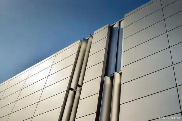 但是,要想让这种涂料发挥最佳效果,需要在其固化过程中加入氟碳面漆