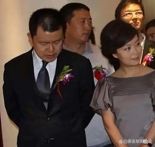 庞晓戈和第一任老公离婚,如今退出梨园春,她把青春都留在了舞台