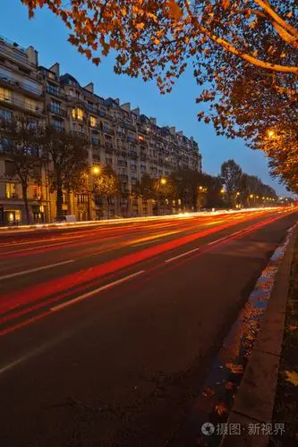 在巴黎的夜景的市街