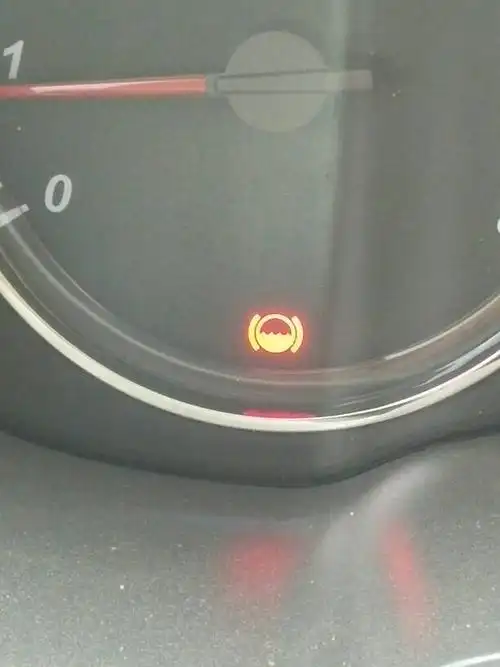 长城皮卡仪表盘出现个圆圈里面有个红山是什么?_?