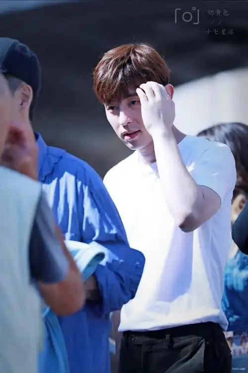 邓伦#伦是独一无二的白t恤的少年感