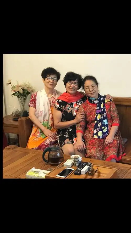 7月31日从哈尔滨回上海与好友相聚 8月28日黄丽珠从杭州来上海