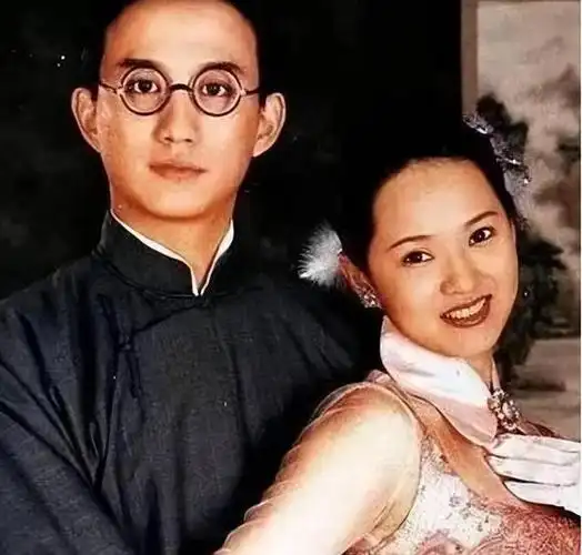 暧昧对象"成群"的刘若英,何以成为人见人爱的丝袜奶茶?