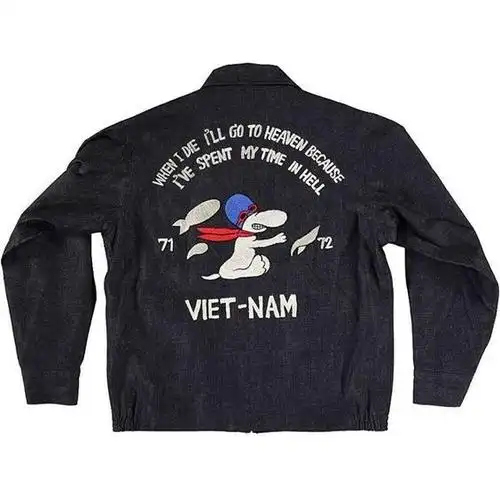 (图自racked)抽象的画风是《花生》角色在和时尚品牌合作时的天然的