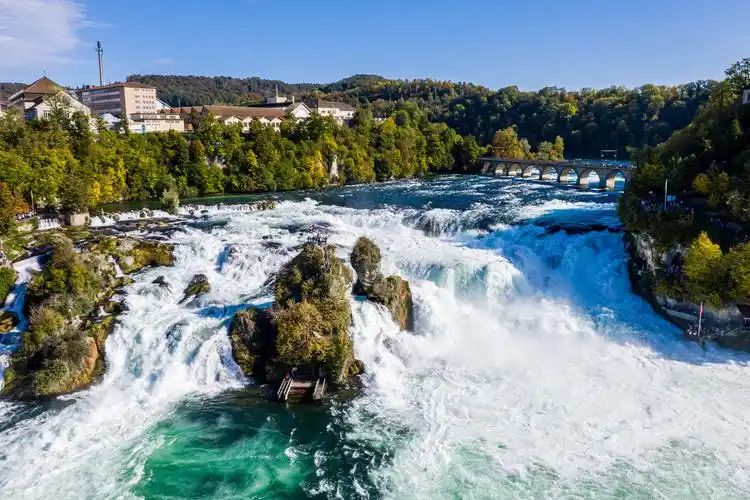 欧洲流量最大的瀑布—莱茵瀑布(rhine falls).