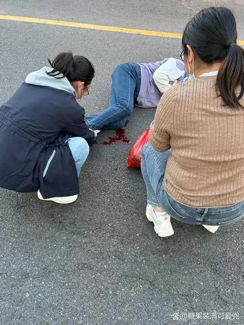 开车门撞到了人,我帮忙打了110