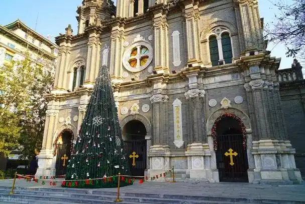 圣诞节即将来临 北京王府井教堂节日氛围感拉满