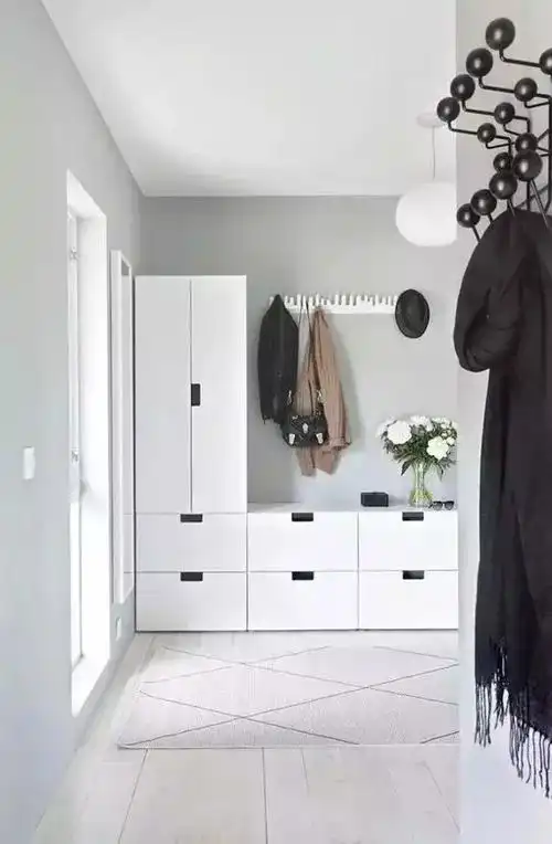 开门见厅的尴尬户型,没有玄关鞋柜放哪里?