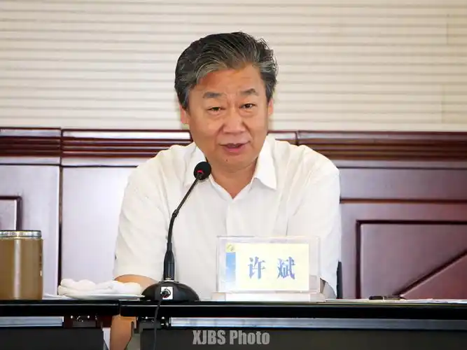 会议由许斌局长主持,各相关处室负责人结合统计数据和调研掌握的情况