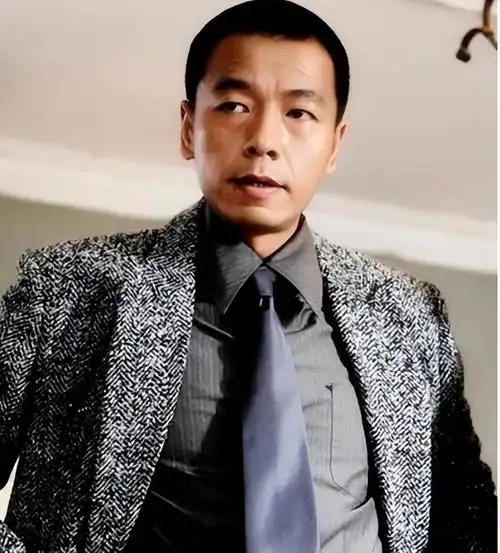 回顾王挺7岁被父亲抛弃20岁为父亲还千万债51岁才娶妻生子