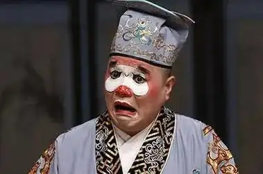 【丑】指丑角,俗称三花脸.