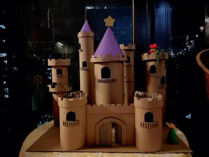 幼儿园手工  #城堡 #纸箱改造  #房子  城堡