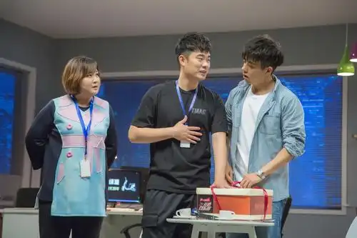 搜狐娱乐讯(白马/文李楠/视频)7月7日,全新喜剧综艺《开心剧乐部》在